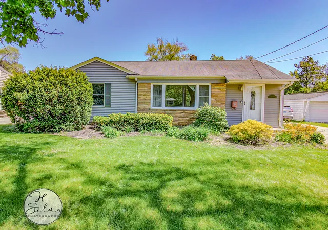 1st image of 401 Linn Ave, Crystal Lake, IL 60014 | MLS# 12631511