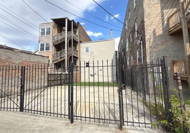 Listing Photo 3 - Condo for sale in building located at 1236 S Springfield Ave, Chicago, IL 60623