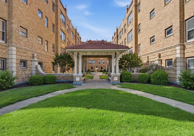 Listing Photo 3 - Condo for sale in building located at 1622 18Th Ave, Rock Island, IL 61201 - Unit #24