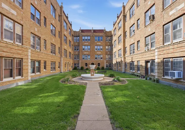 Listing Photo 4 - Condo for sale in building located at 1622 18Th Ave, Rock Island, IL 61201 - Unit #24