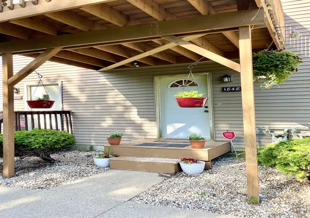 Listing Photo 3 - Condo for sale in building located at 1848 Kerrybrook Ct, Sycamore, IL 60178 - Unit #1848