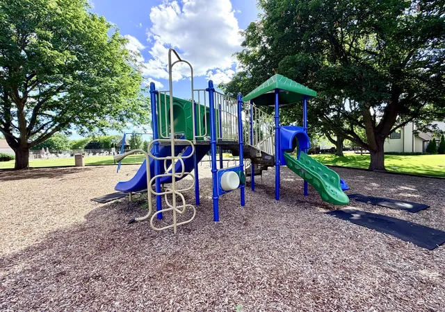 Listing Photo 2 - Condo for sale in building located at 1848 Kerrybrook Ct, Sycamore, IL 60178 - Unit #1848