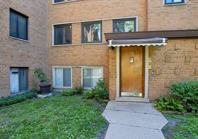 Photo 2 of Sale Pending at 7351 N Ridge Blvd #1A, Chicago, IL 60645 | MLS# 12631662 | Listing updated on 2026-09-04