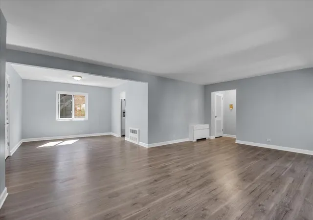 Photo 4 of Sale Pending at 7351 N Ridge Blvd #1A, Chicago, IL 60645 | MLS# 12631662 | Listing updated on 2026-09-04
