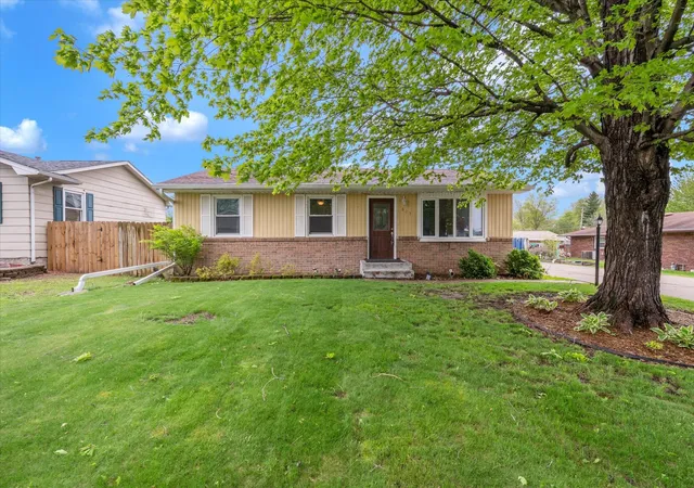 Homes for sale in Hampton, IL | 603 12th Ave, Hampton, IL 61256 | MLS# 12631691