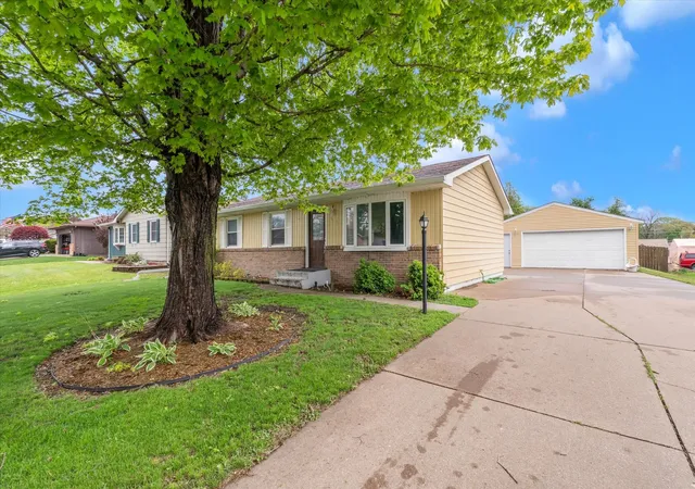 Homes for sale in Hampton, IL | 603 12Th Ave, Hampton, IL 61256 | MLS# 12631691