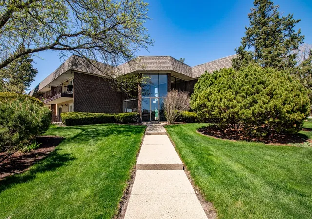 Condominium at 3n550 Crown Rd #1, Elmhurst, IL 60126 | MLS# 12631872 | | Sold on 2026-06-24