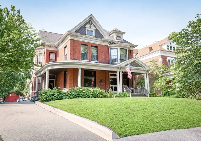 Photo 2 of Single family home for sale at 1634 Vermont St, Quincy, IL 62301 | MLS# 12632373 | Listing updated on 2026-09-02