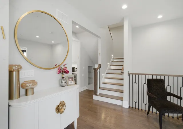 3rd image of 4029 Suffield Ct, Skokie, IL 60076 | MLS# 12632487