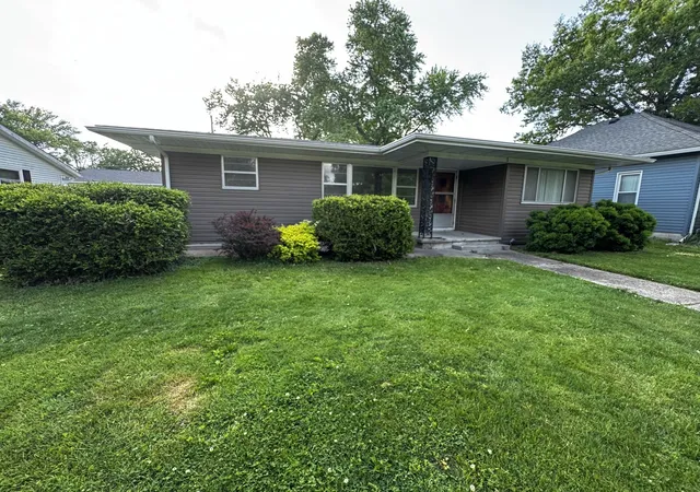 Homes for sale in Duquoin, IL | 803 S Madison St, Duquoin, IL 62832 | MLS# 12632507