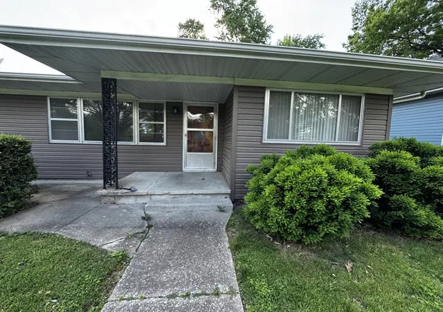 Homes for sale in Duquoin, IL | 803 S Madison St, Duquoin, IL 62832 | MLS# 12632507