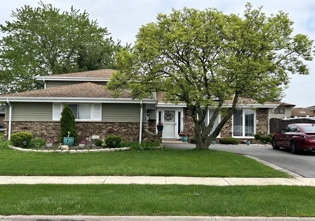 Homes for sale in South Holland, IL | 16625 Kenwood Ave, South Holland, IL 60473 | MLS# 12632742