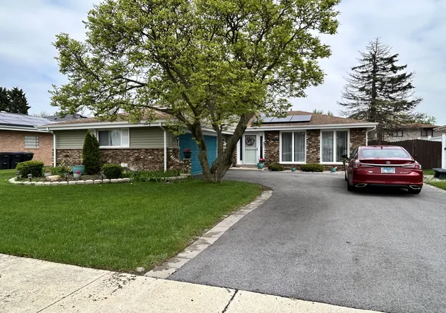 Homes for sale in South Holland, IL | 16625 Kenwood Ave, South Holland, IL 60473 | MLS# 12632742