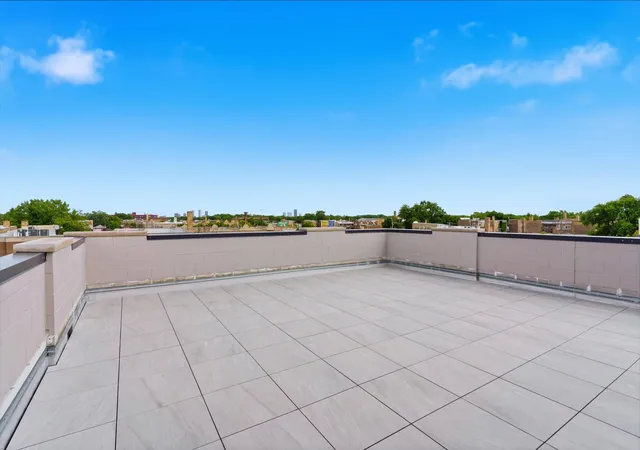 Homes for sale in Chicago, IL | 6414 N Francisco Ave, Chicago, IL 60645 | MLS# 12632877