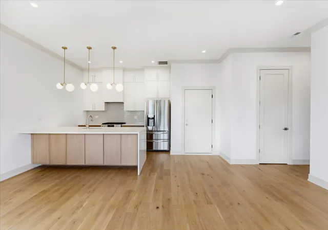 Homes for sale in Chicago, IL | 6414 N Francisco Ave, Chicago, IL 60645 | MLS# 12632877