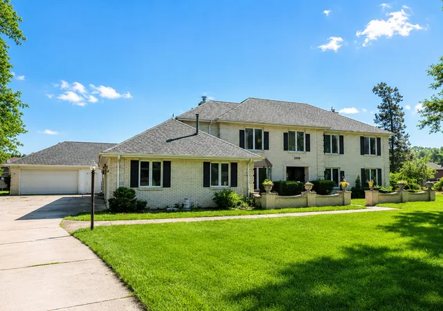 Homes for sale in Crete, IL | 2958 E Timberline Ct, Crete, IL 60417 | MLS# 12632893