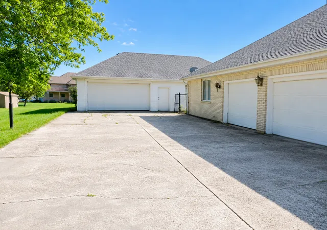 Homes for sale in Crete, IL | 2958 E Timberline Ct, Crete, IL 60417 | MLS# 12632893