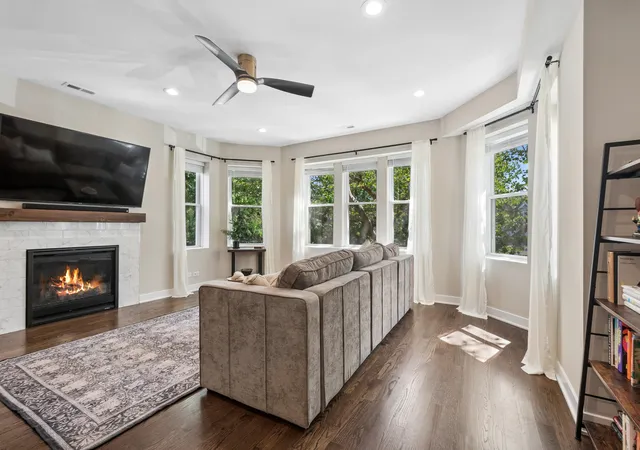 Homes for sale in Chicago, IL | 4844 N Hoyne Ave #2N, Chicago, IL 60625 | MLS# 12632921