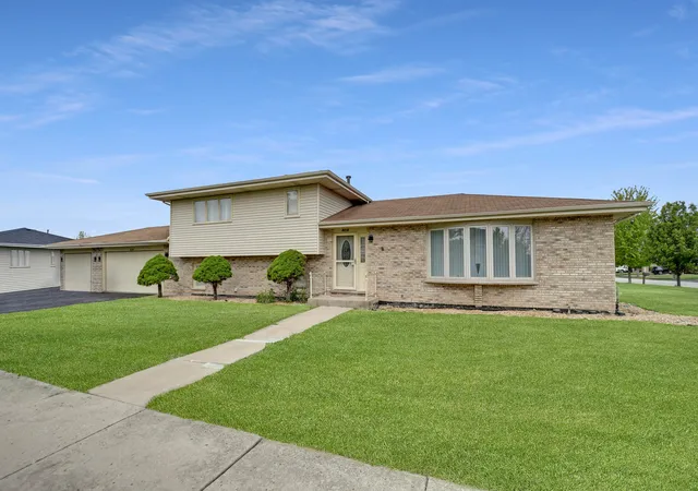 1st image of 8218 170th St, Tinley Park, IL 60477 | MLS# 12633292