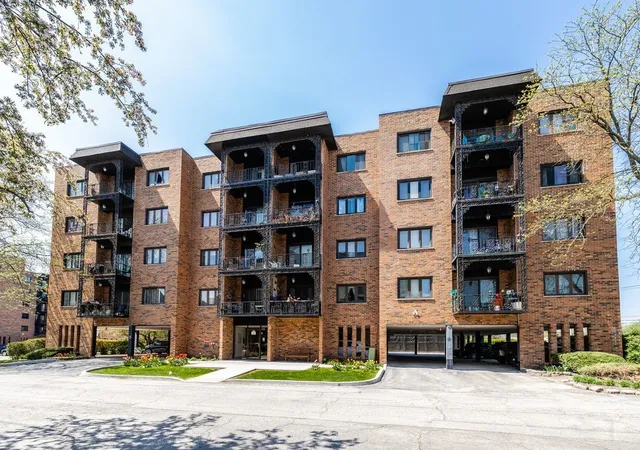 1st image of 9375 Landings Ln #502, Des Plaines, IL 60016 | MLS# 12633394