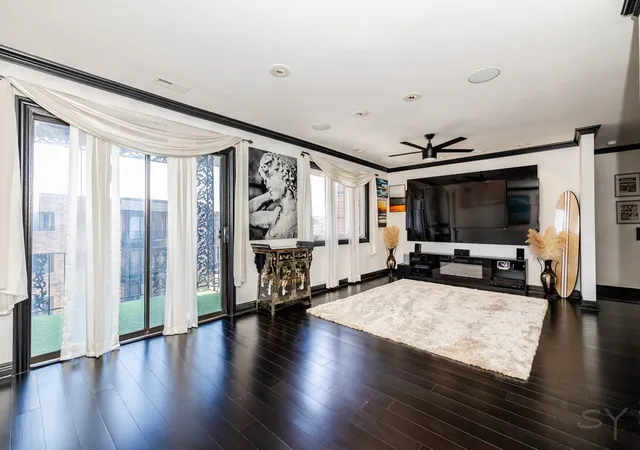 2nd image of 9375 Landings Ln #502, Des Plaines, IL 60016 | MLS# 12633394