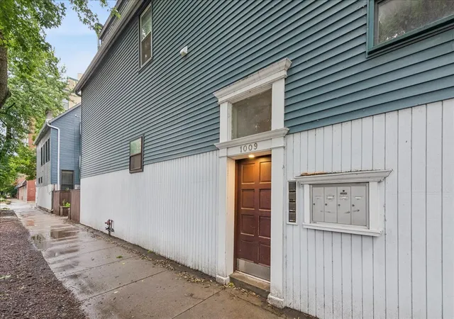 Homes for sale in Chicago, IL | 1009 W Wolfram St #1E, Chicago, IL 60657 | MLS# 12633559