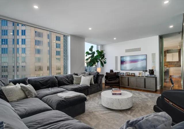 3rd image of 1000 N Lake Shore Plz #47AB, Chicago, IL 60611 | MLS# 12633682