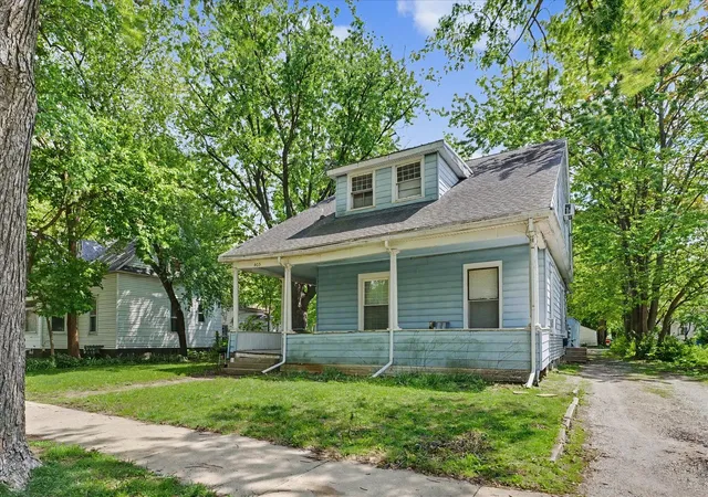 3rd image of 403 W Columbia Ave, Champaign, IL 61820 | MLS# 12633761
