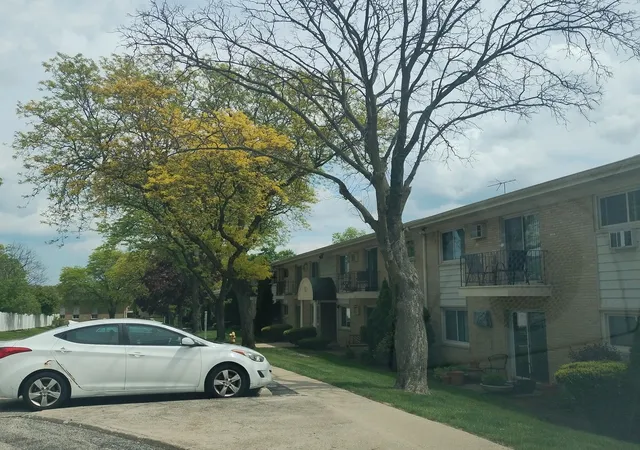 5th image of 551 Carlysle Dr #10, Clarendon Hills, IL 60514 | MLS# 12633798
