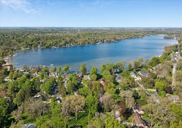 14th image of 649 Woodland Dr, Crystal Lake, IL 60014 | MLS# 12633839