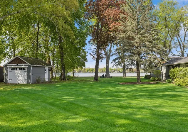5th image of 649 Woodland Dr, Crystal Lake, IL 60014 | MLS# 12633839