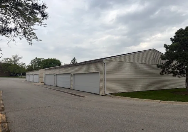 Listing Photo 5 - Condo for sale in building located at 183 N Waters Edge Dr W, Glendale Heights, IL 60139 - Unit #301
