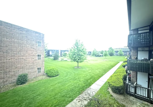 Homes for sale in Joliet, IL | 1424 Woodbridge Road, Joliet, IL 60436 | Houzeo