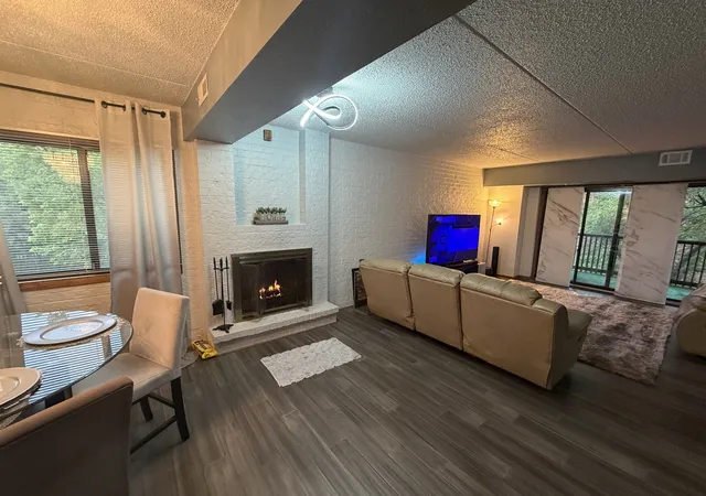 Listing Photo 3 - Condo for sale in building located at 1424 Woodbridge Rd, Joliet, IL 60436 - Unit #2A