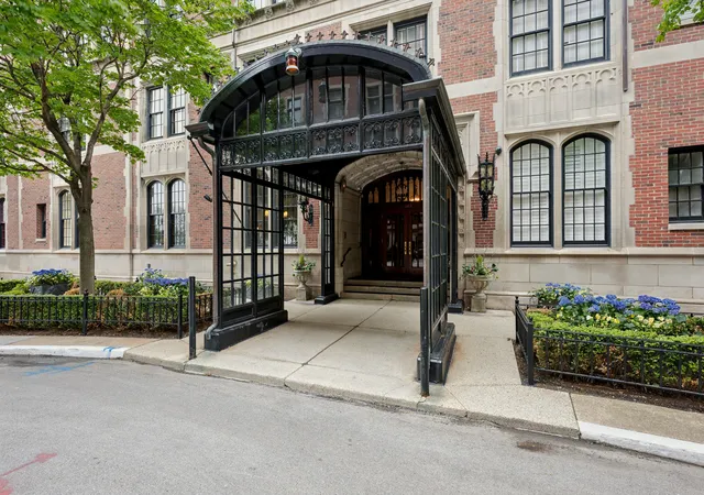 Photo 2 of Townhouse for sale at 1120 N Lake Shore Dr #18AB, Chicago, IL 60611 | MLS# 12634167 | Listing updated on 2026-09-21