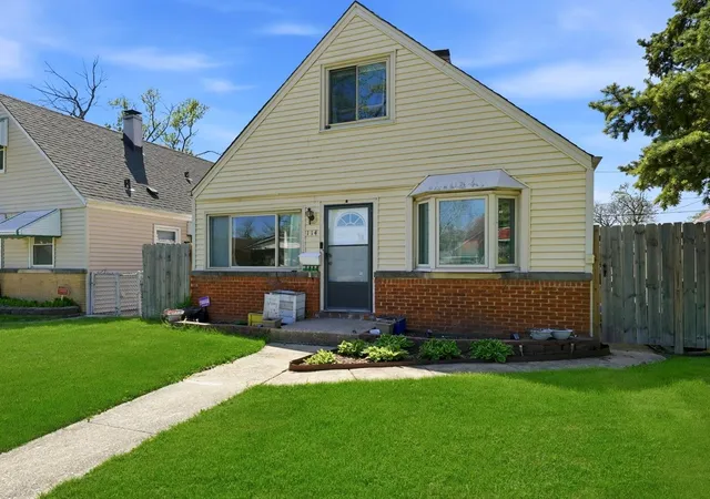 2nd image of 114 Geneva Ave, Bellwood, IL 60104 | MLS# 12634330
