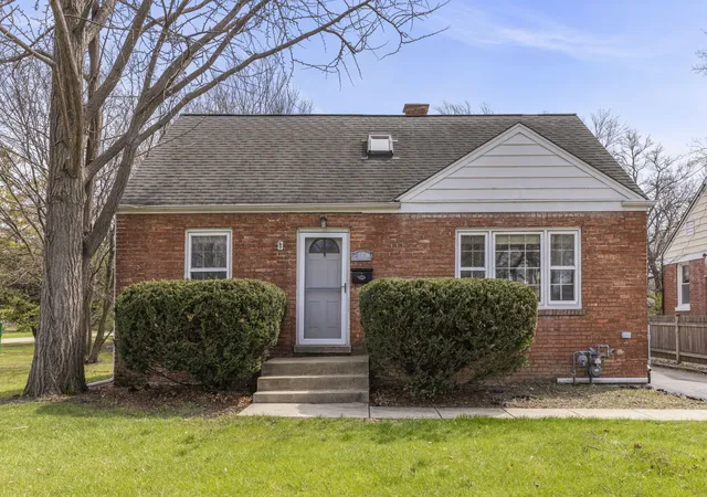 Homes for sale in Elmhurst, IL | 261 Melrose Ave, Elmhurst, IL 60126 | MLS# 12634341