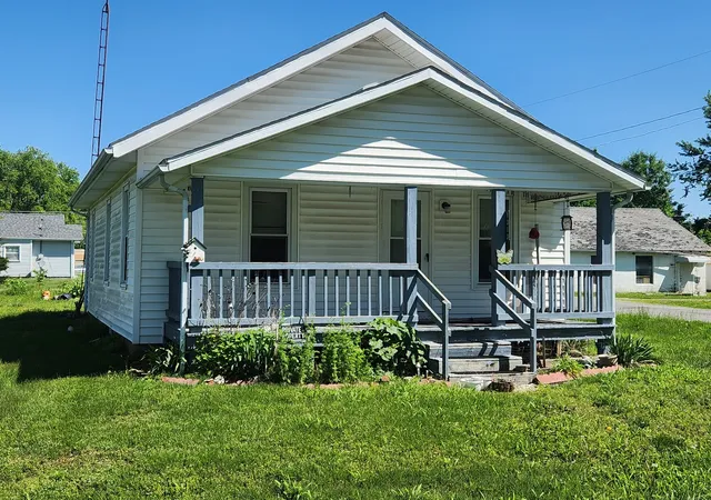 Homes for sale in Pinckneyville, IL | 1313 W Water St, Pinckneyville, IL 62274 | MLS# 12634395