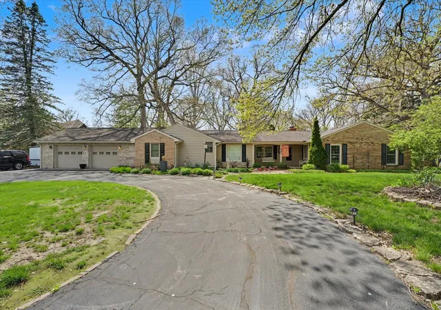 Photo 2 of Single family home for sale at 401 Turkey Farm Rd, Mahomet, IL 61853 | MLS# 12634950 | Listing updated on 2026-09-28