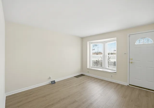 3rd image of 11056 S State Line Rd, Chicago, IL 60617 | MLS# 12635010
