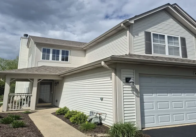 Photo 2 of Townhouse for sale at 477 Peregrine Pkwy #D, Bartlett, IL 60103 | MLS# 12635027 | Listing updated on 2026-08-26