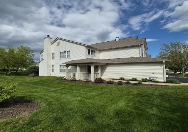 Photo 3 of Townhouse for sale at 477 Peregrine Pkwy #D, Bartlett, IL 60103 | MLS# 12635027 | Listing updated on 2026-08-26