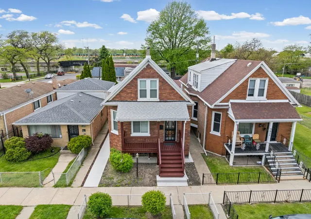 Homes for sale in Chicago, IL | 5652 S Shields Ave, Chicago, IL 60621 | MLS# 12635070