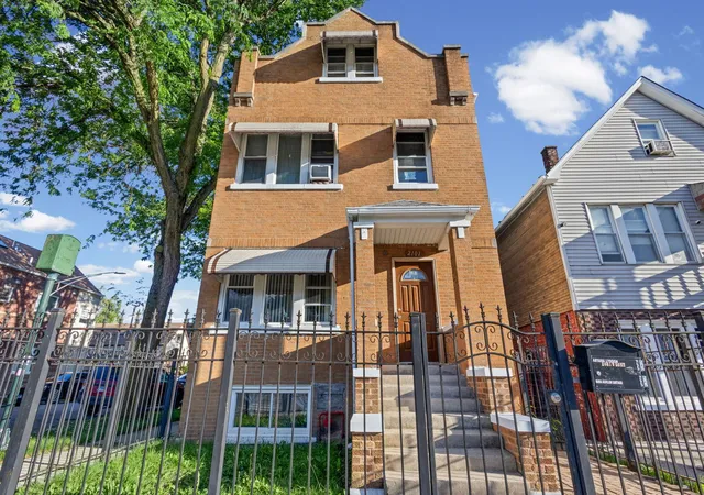 Homes for sale in Chicago, IL | 2101 W 51st St, Chicago, IL 60609 | MLS# 12635092