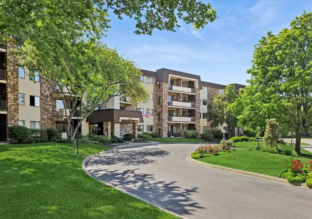 Homes for sale in Arlington Heights, IL | 3350 N Carriageway Dr #303, Arlington Heights, IL 60004 | MLS# 12635213