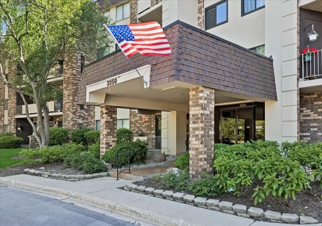 Homes for sale in Arlington Heights, IL | 3350 N Carriageway Dr #303, Arlington Heights, IL 60004 | MLS# 12635213