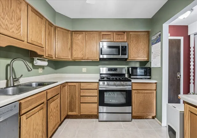 Homes for sale in Arlington Heights, IL | 3350 N Carriageway Dr #303, Arlington Heights, IL 60004 | MLS# 12635213