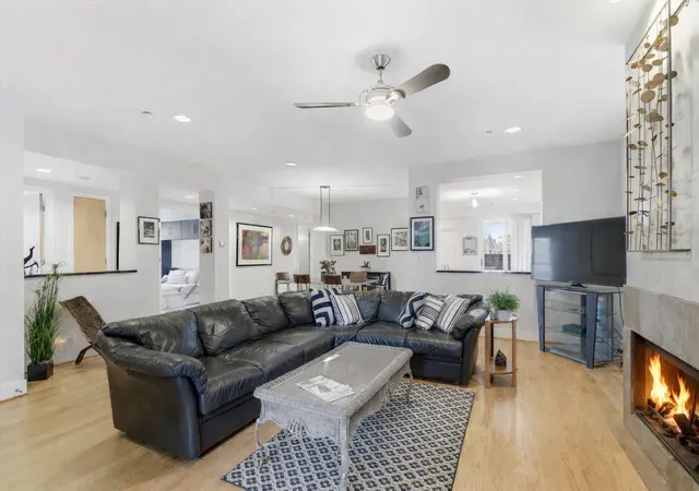 3rd image of 2515 Prairie Ave, Evanston, IL 60201