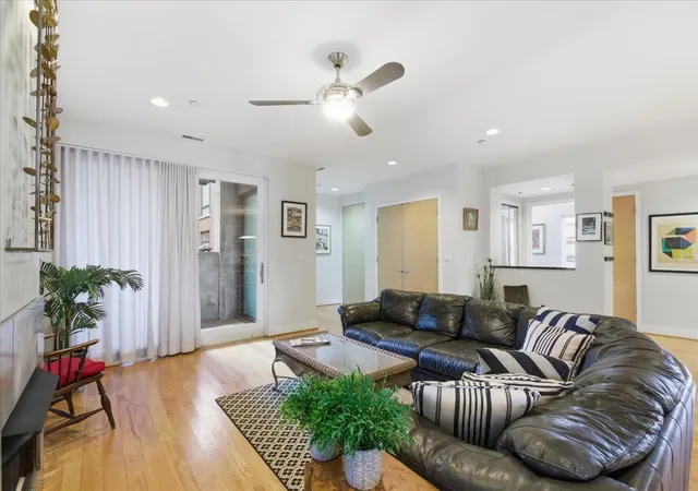 4th image of 2515 Prairie Ave, Evanston, IL 60201
