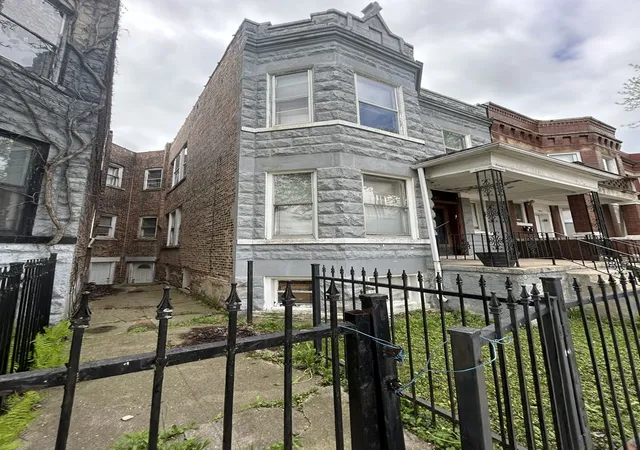 Homes for sale in Chicago, IL | 4421 W Adams St, Chicago, IL 60624 | MLS# 12635384